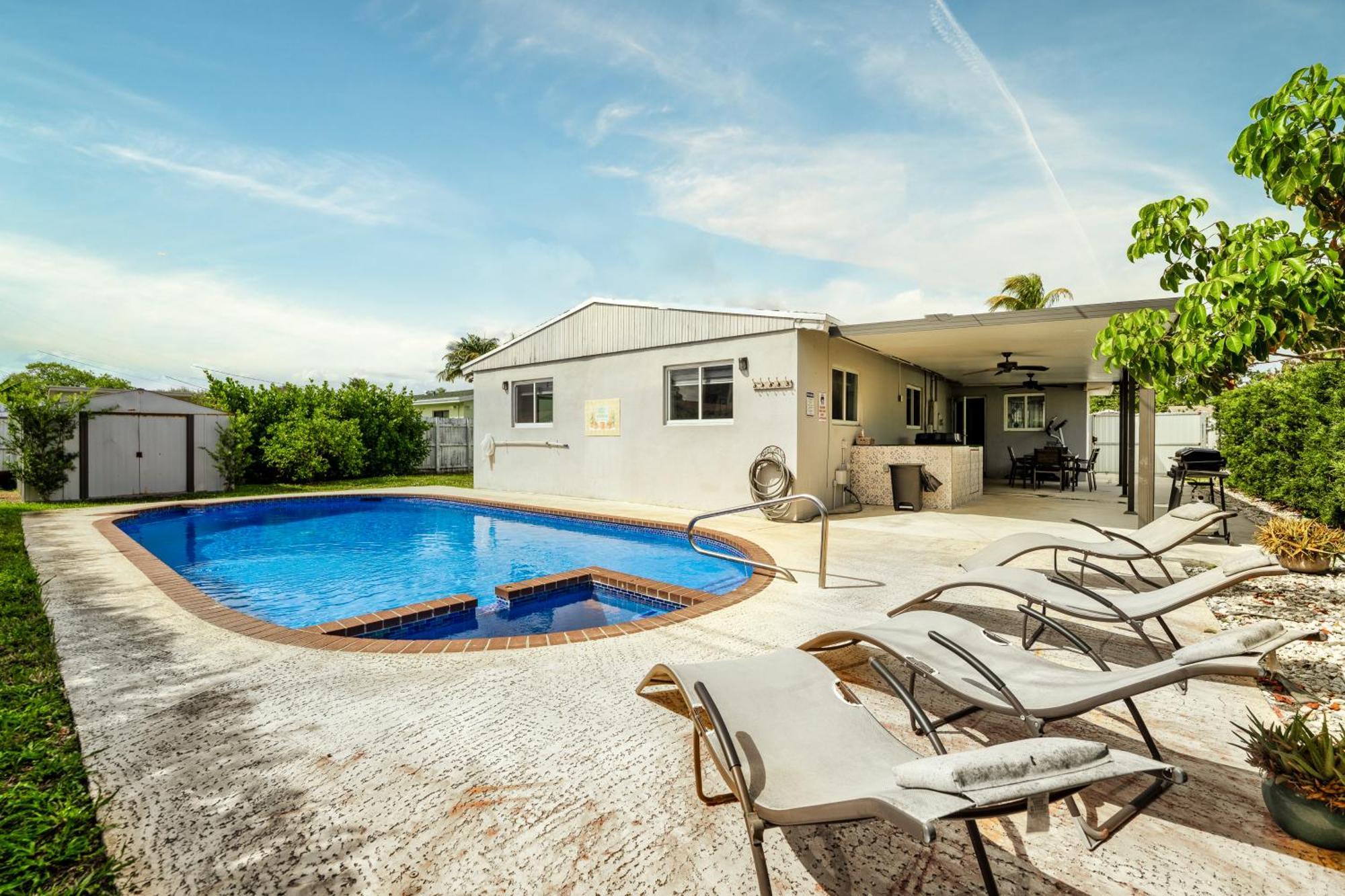 Home With A Pool Close To Beach And Fll Airport Pool Heated October- March Fort Lauderdale Bagian luar foto